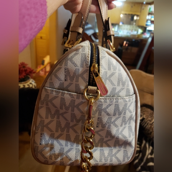 Michael Kors Handbag - Picture 9 of 10